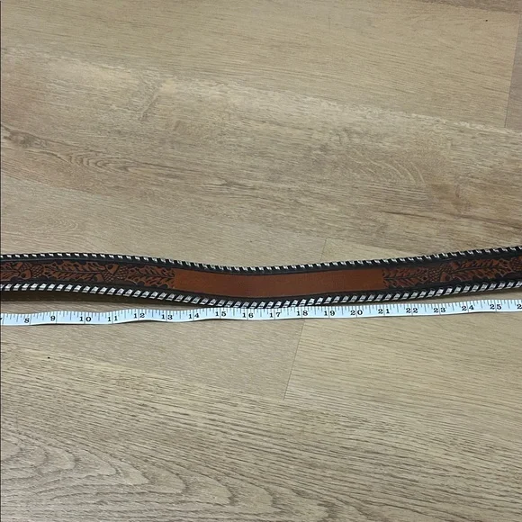 Intricate leather belt - Picture 7 of 9